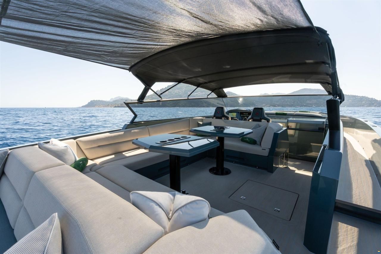 Vanquish Yachts VQ 54