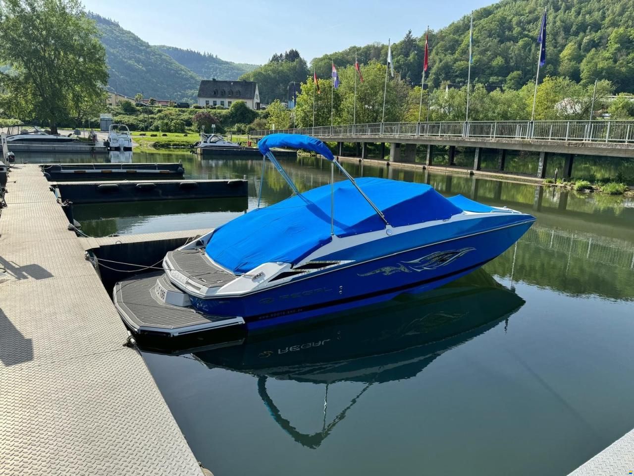 Regal 2220 FASDECK