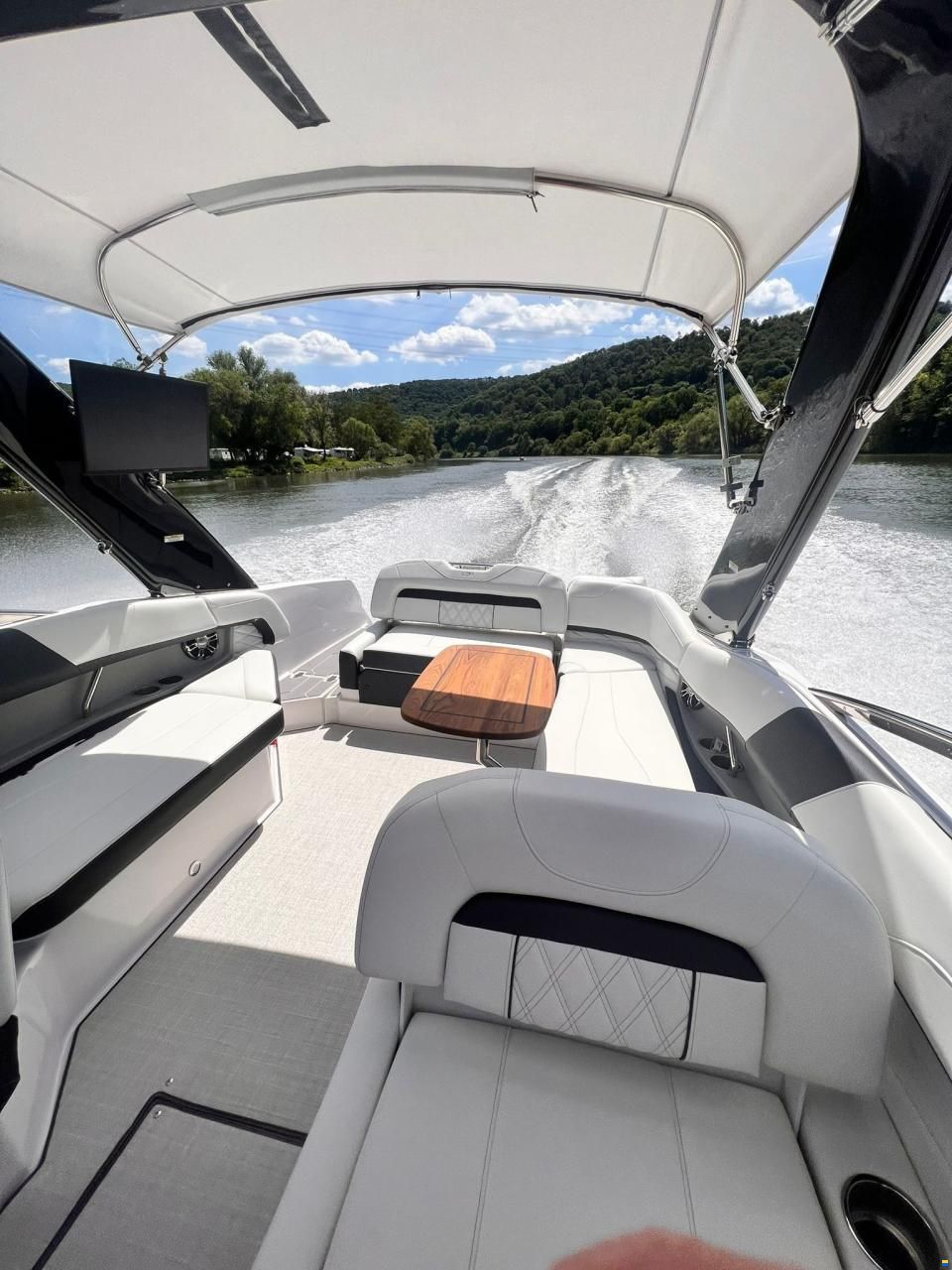 Regal 26 FASDECK
