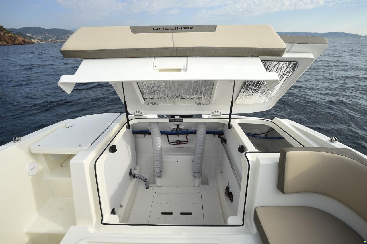 Bayliner VR5 Cuddy med Mercury F200 XL-E