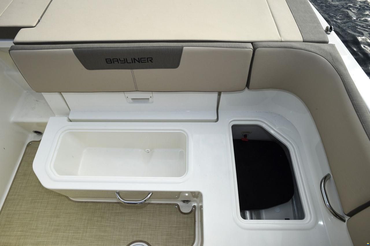 Bayliner VR5 Cuddy med Mercury F200 XL-E