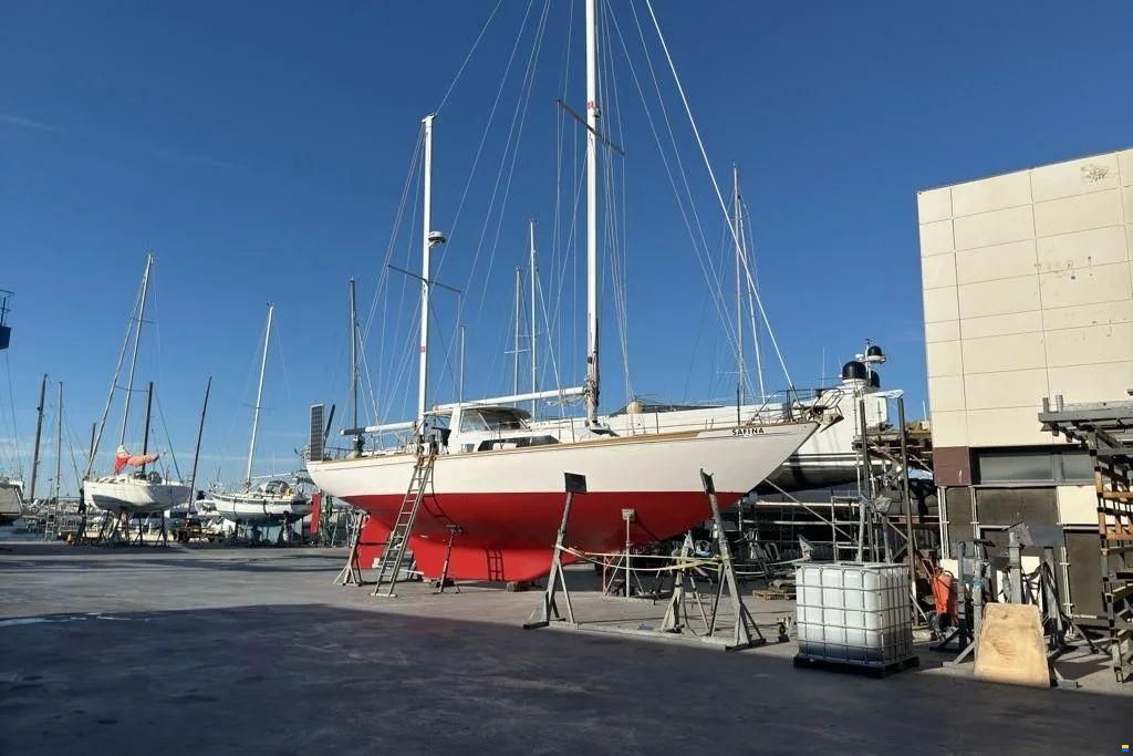 Camper & Nicholsons 48
