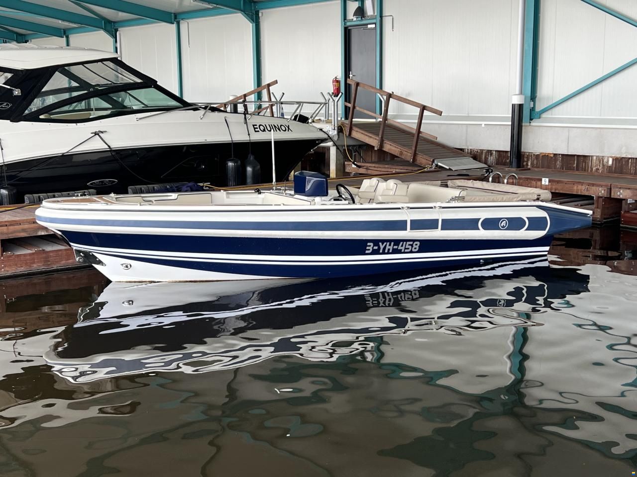 Novurania Chase 23