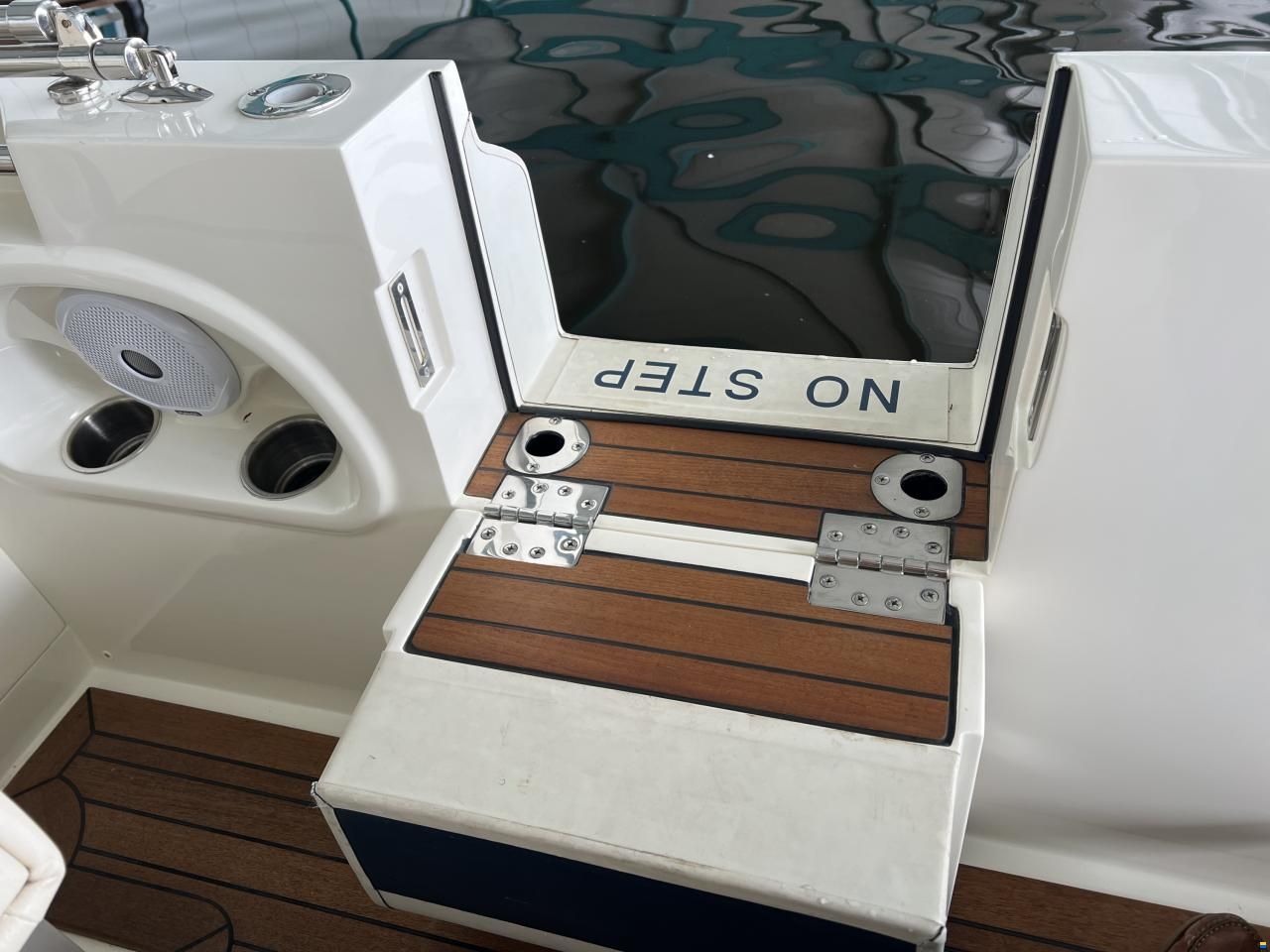 Novurania Chase 23
