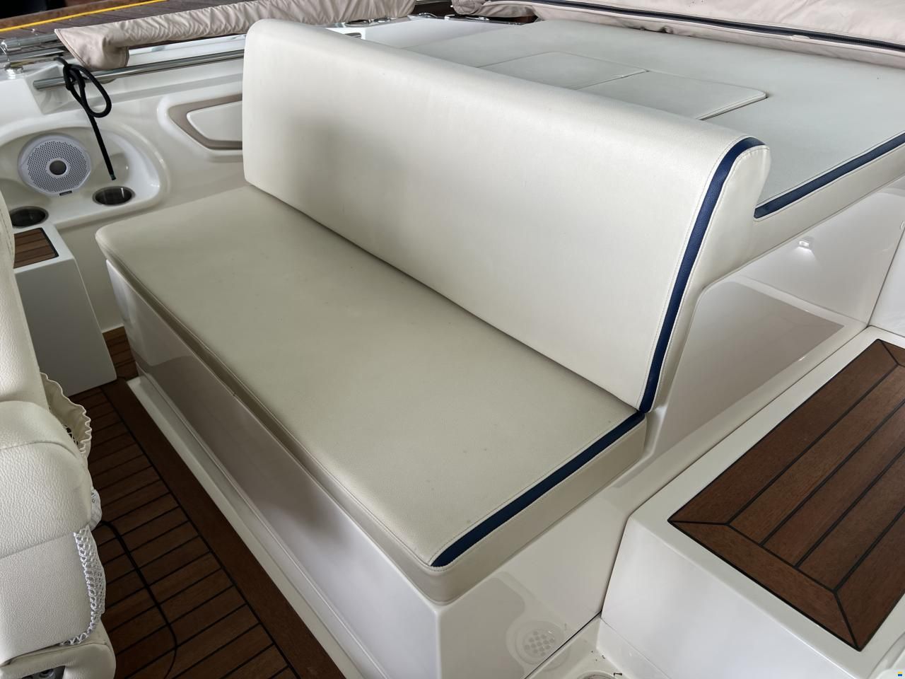 Novurania Chase 23