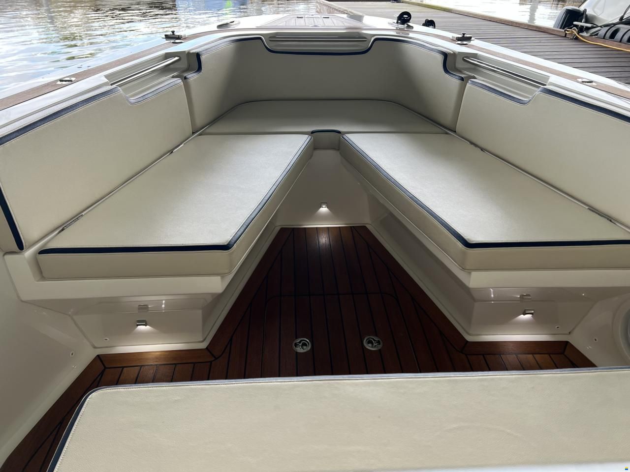 Novurania Chase 23
