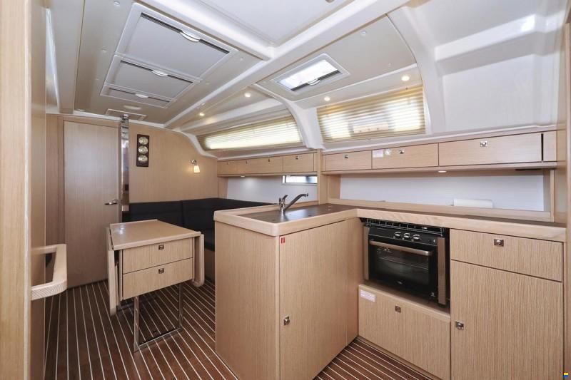 Bavaria Cruiser 37