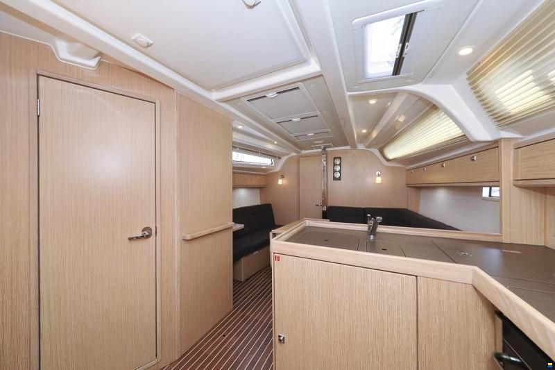Bavaria Cruiser 37