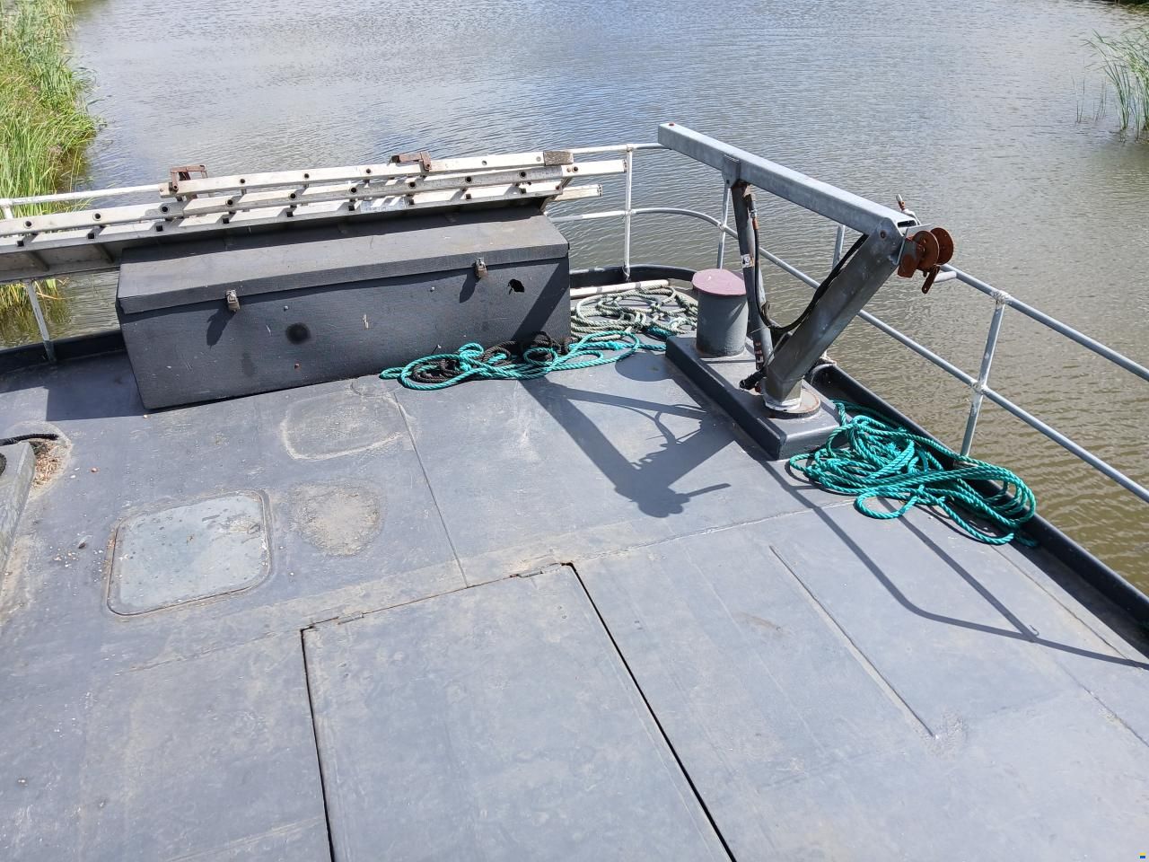 zelfbouw varend woonschip (ex marine)