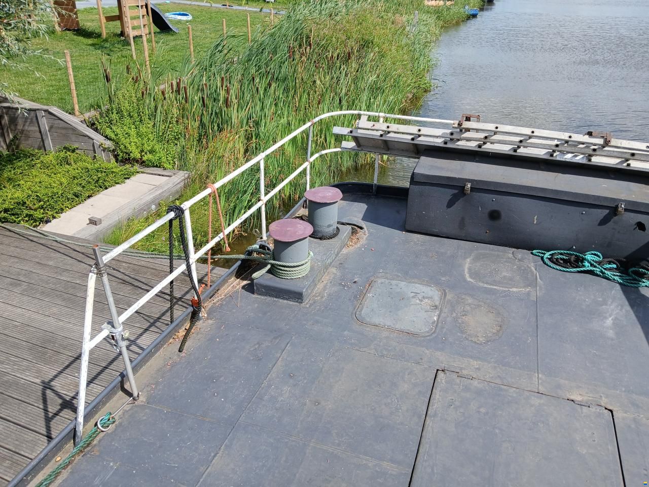 zelfbouw varend woonschip (ex marine)