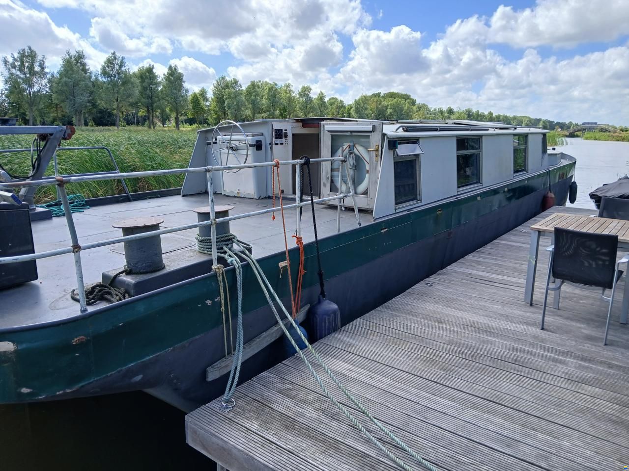 zelfbouw varend woonschip (ex marine)