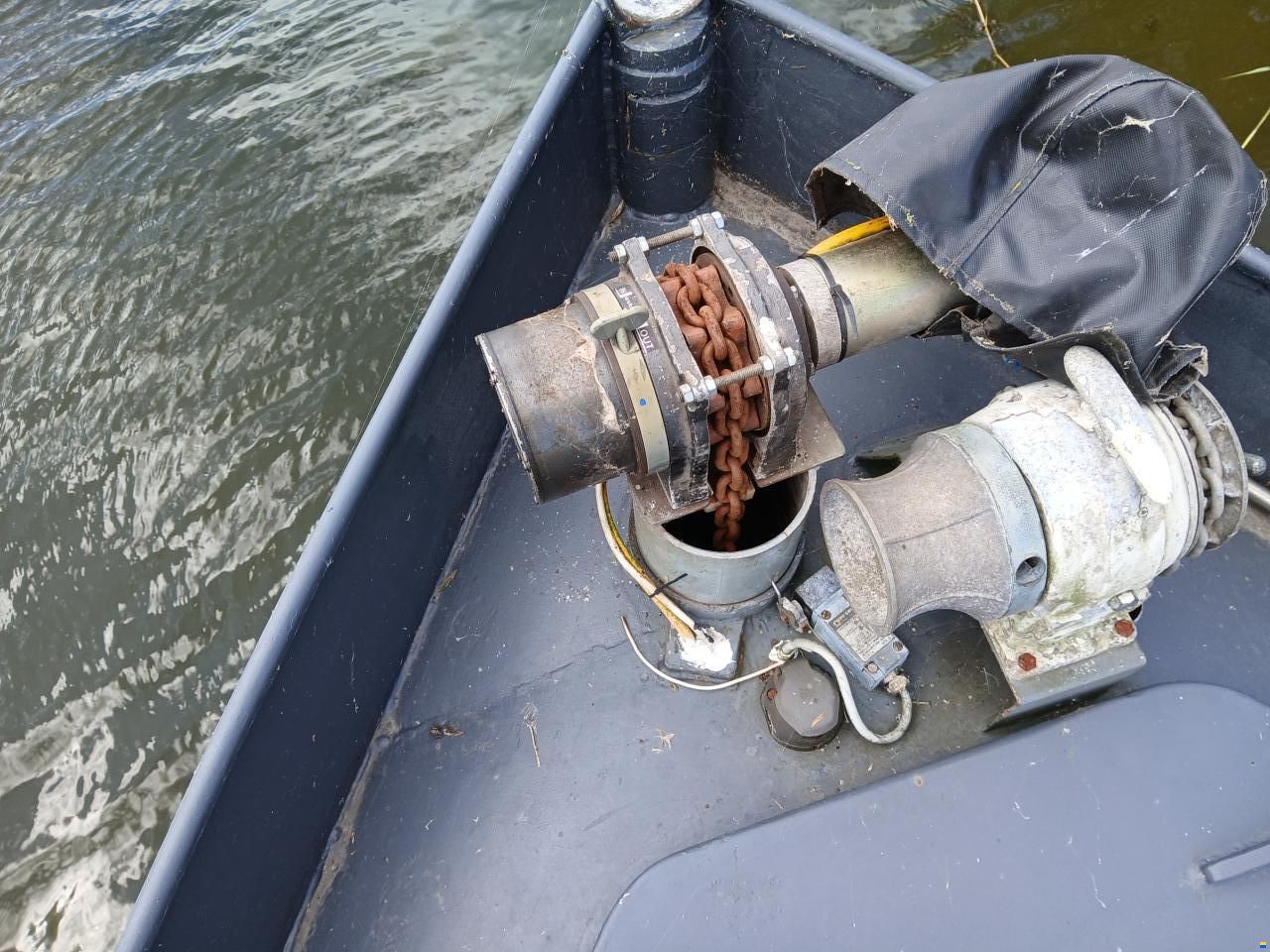 zelfbouw varend woonschip (ex marine)