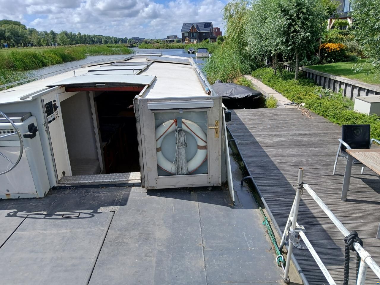 zelfbouw varend woonschip (ex marine)