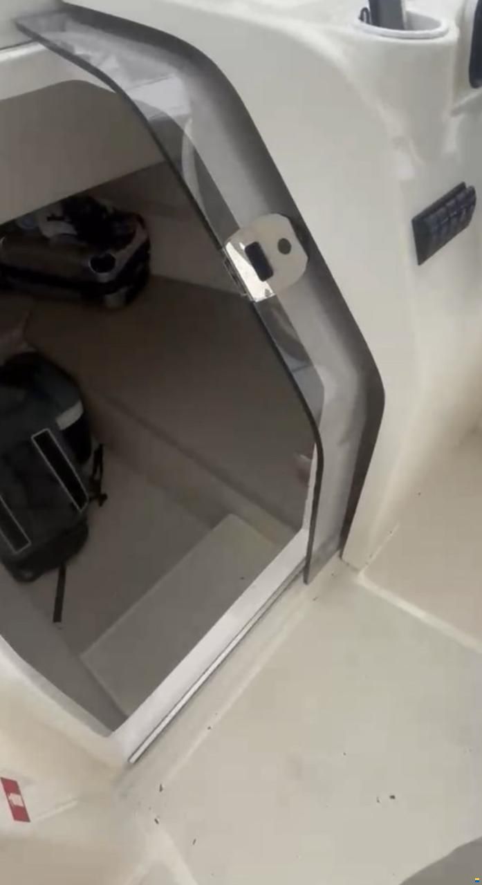 Quicksilver Activ 675 Sundeck