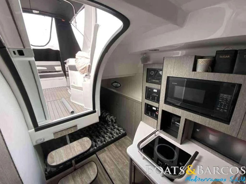 Monterey 295 Sport Yacht