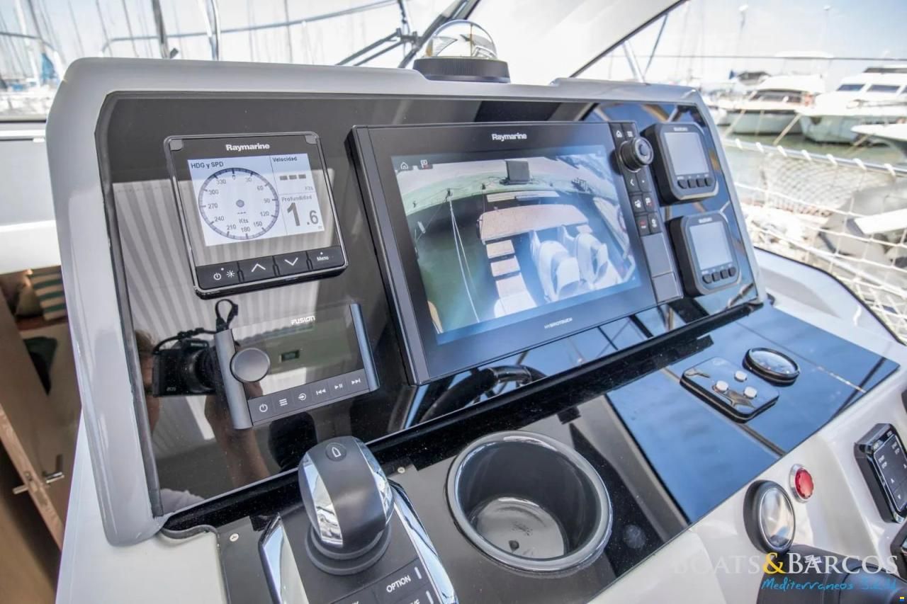 Sealine C390V