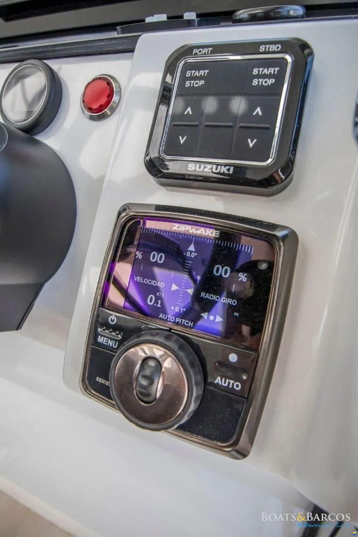 Sealine C390V