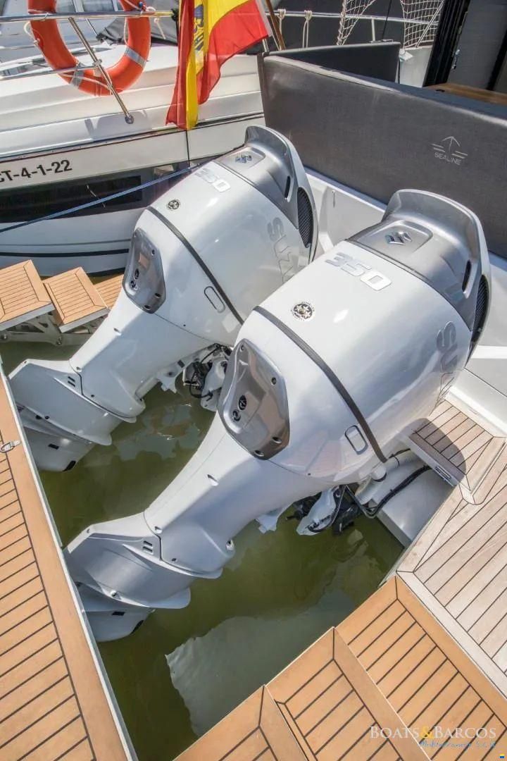 Sealine C390V