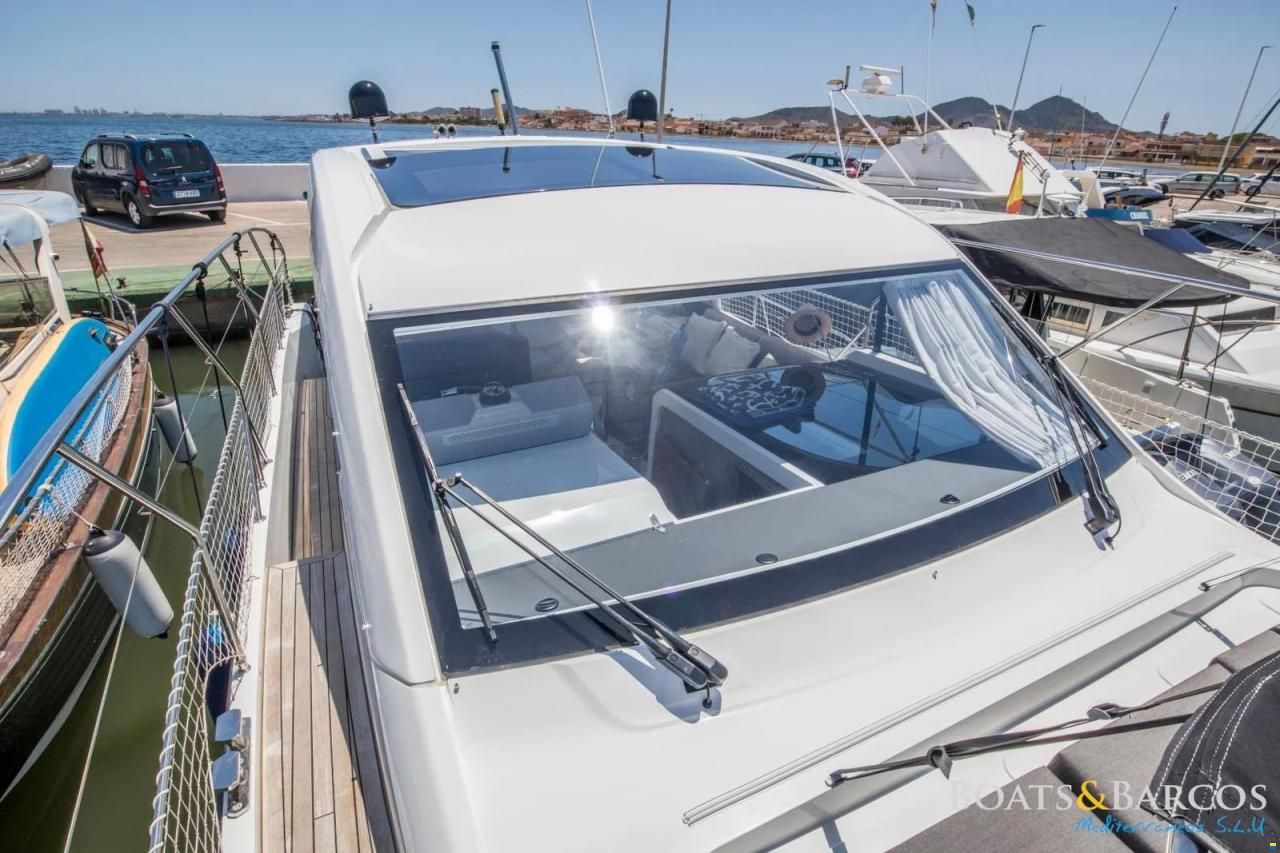 Sealine C390V