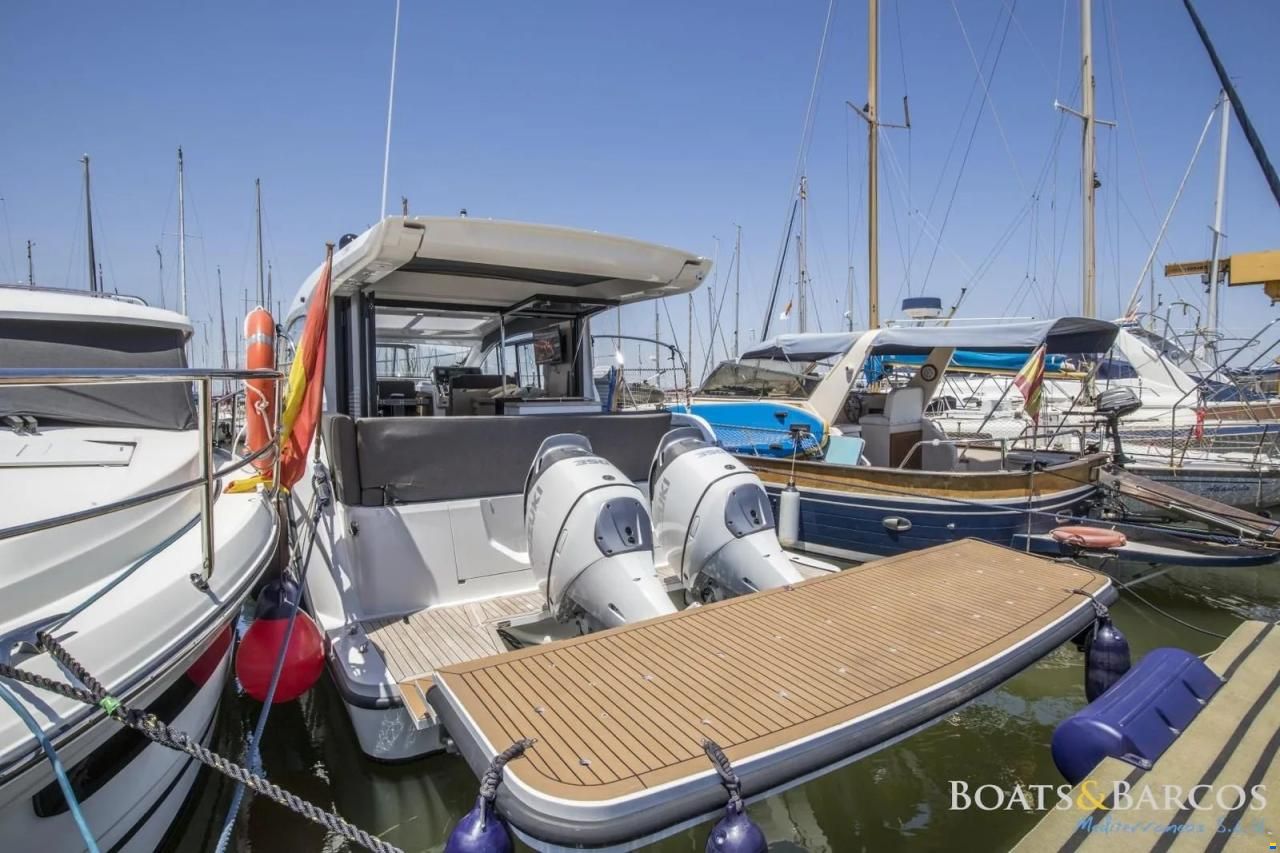 Sealine C390V