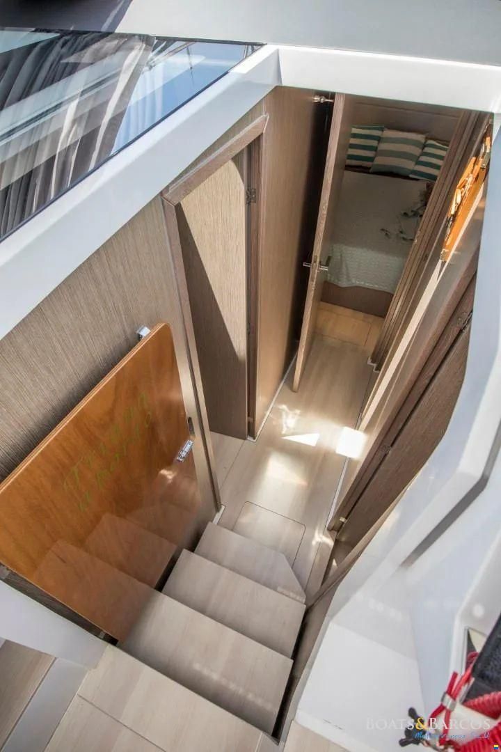 Sealine C390V