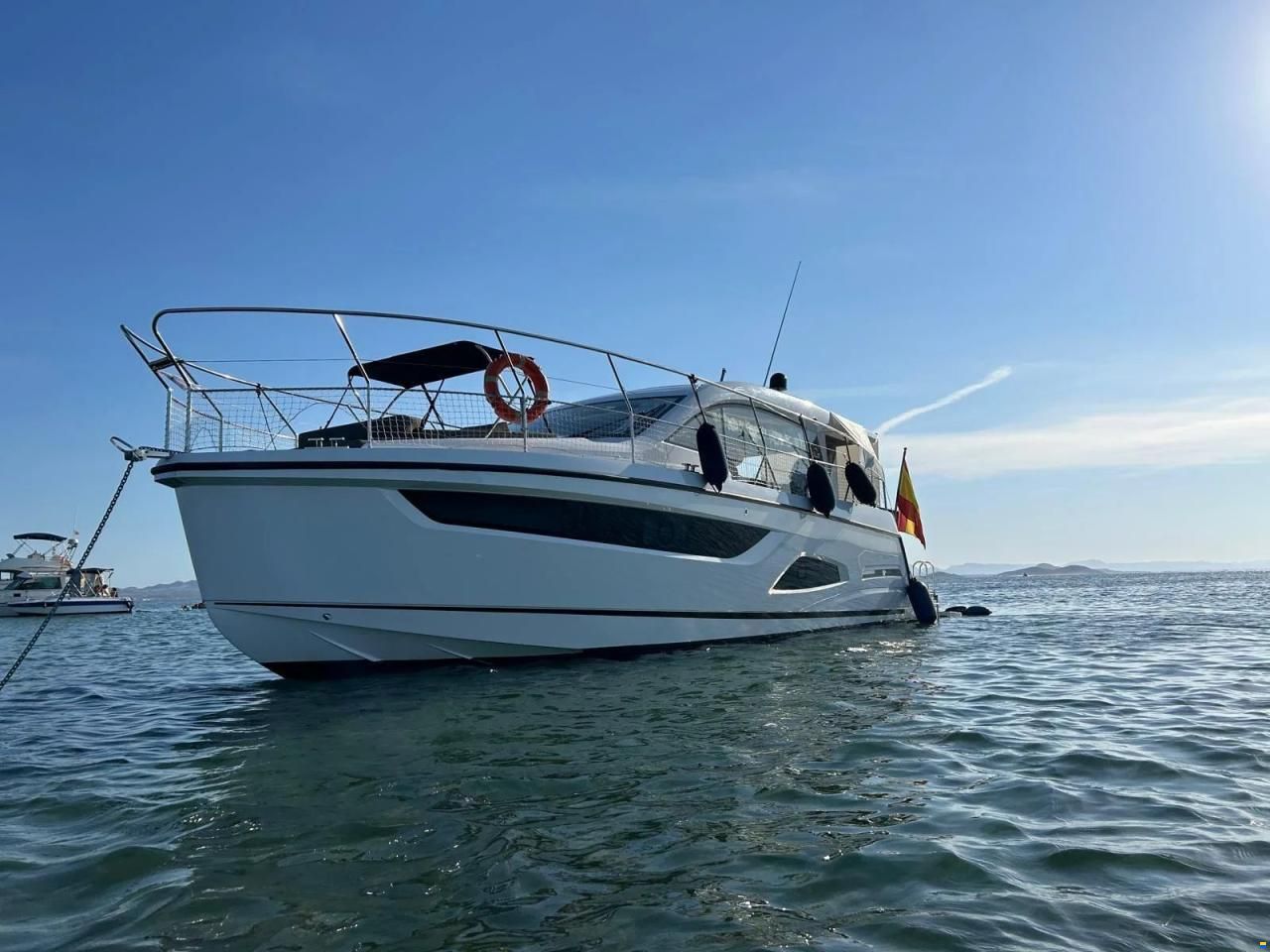 Sealine C390V