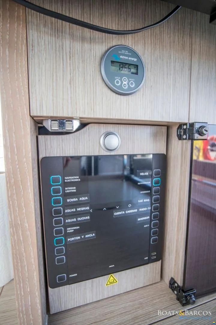 Sealine C390V