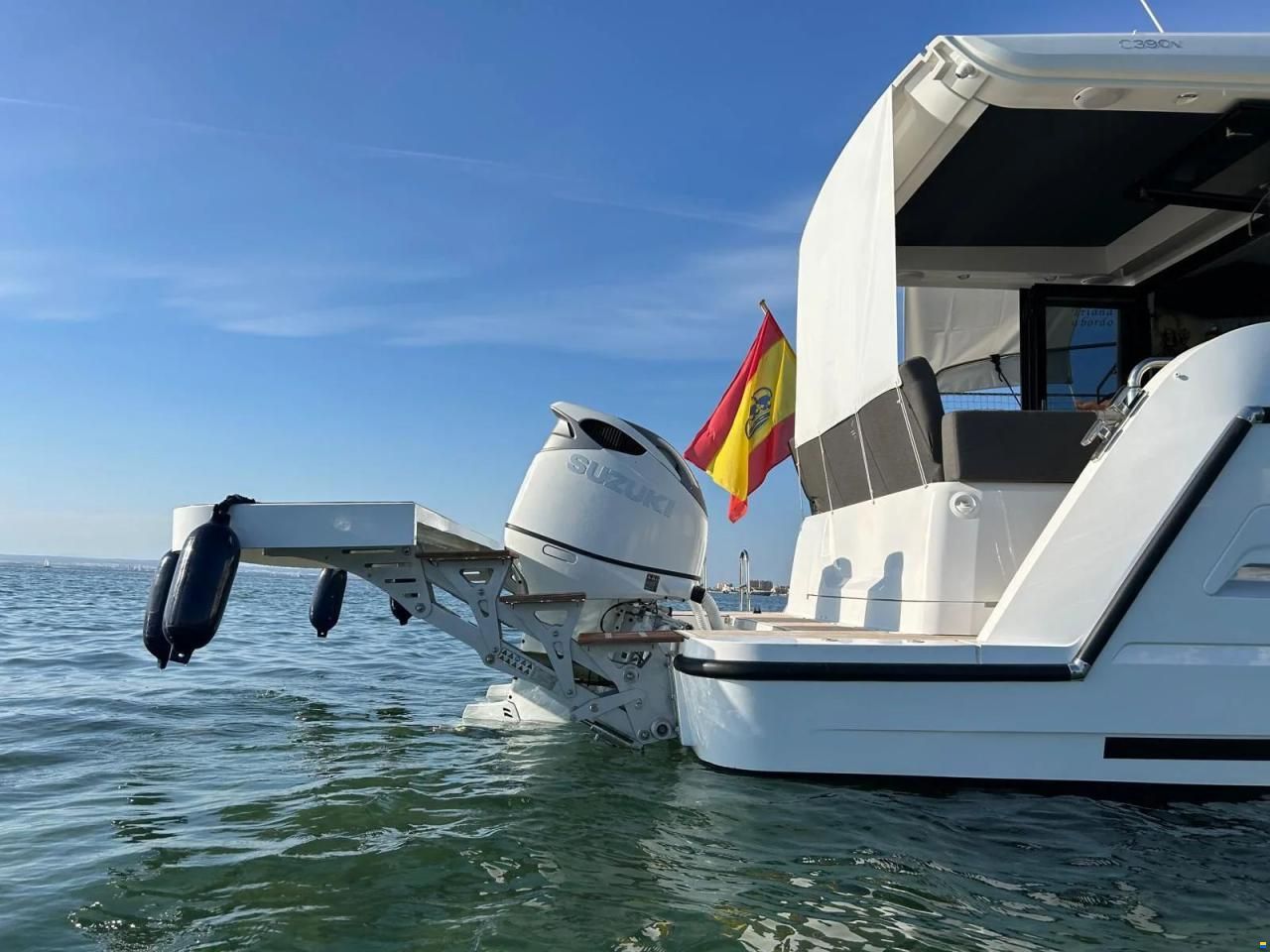 Sealine C390V