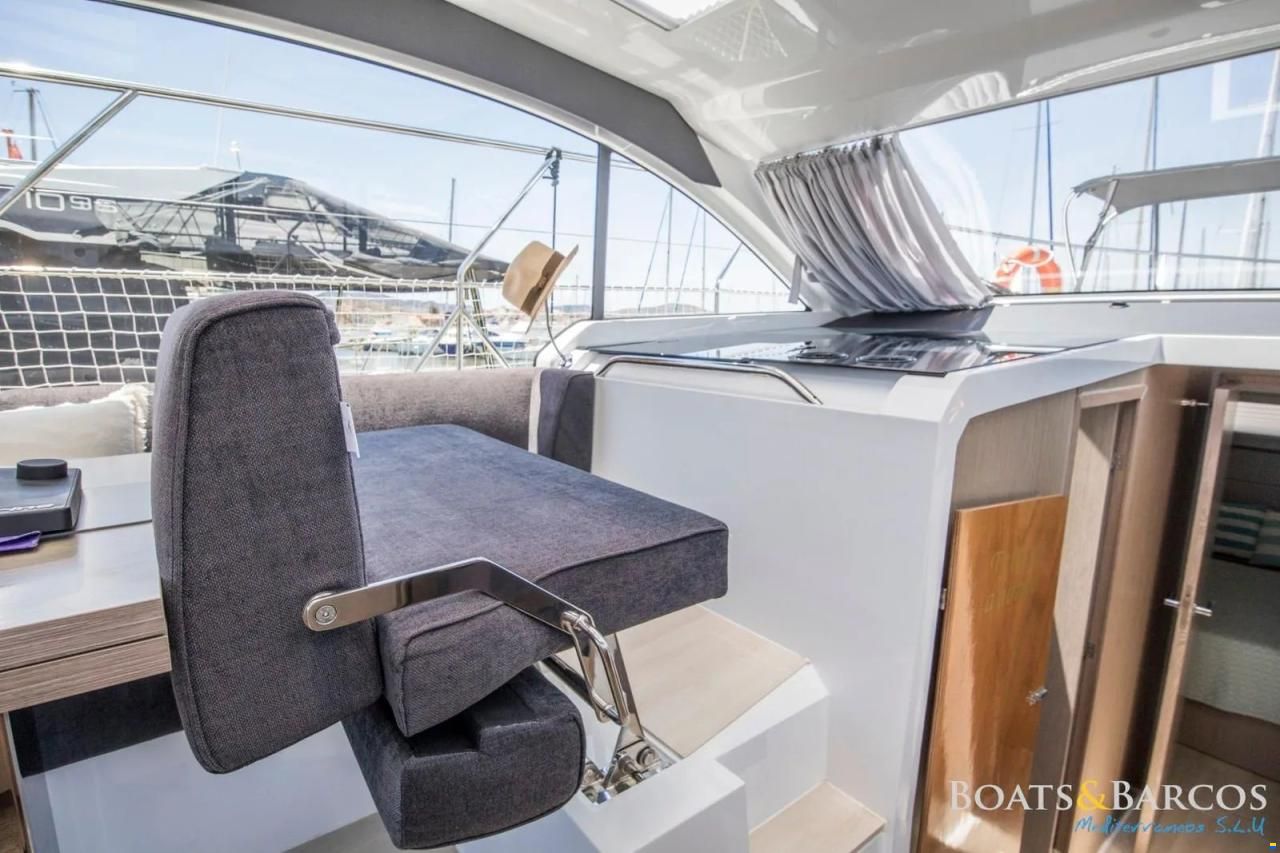 Sealine C390V