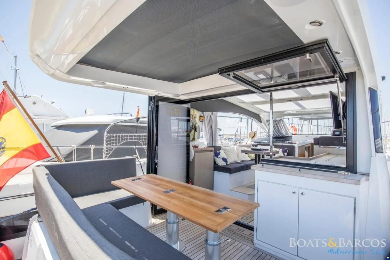 Sealine C390V