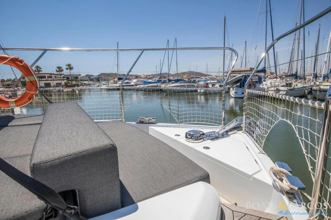Sealine C390V
