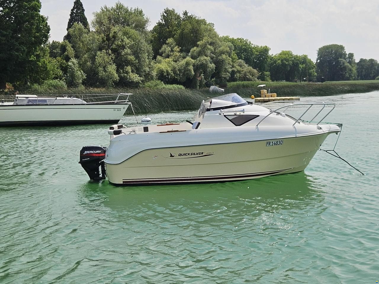 Quicksilver cabin 460