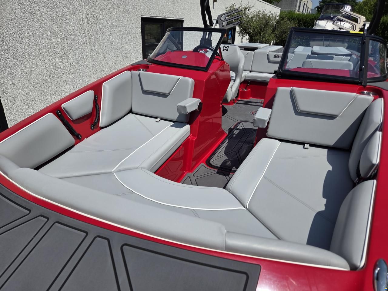 Heyday WT Surf - 6.2L - 370HP - 90hours