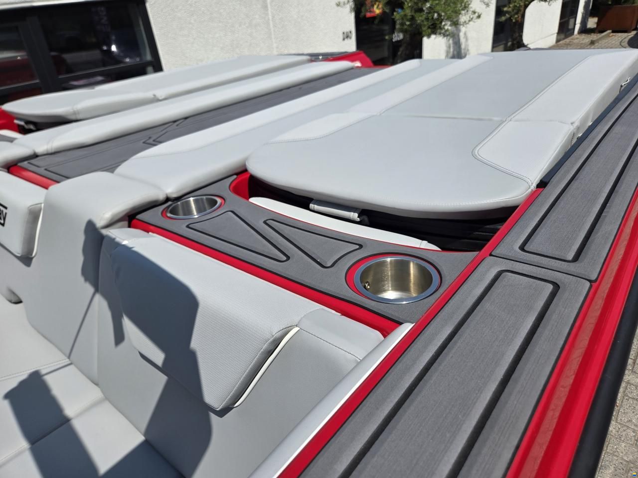 Heyday WT Surf - 6.2L - 370HP - 90hours