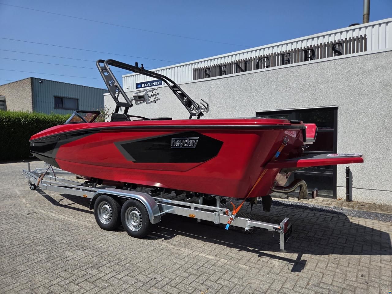 Heyday WT Surf - 6.2L - 370HP - 90hours