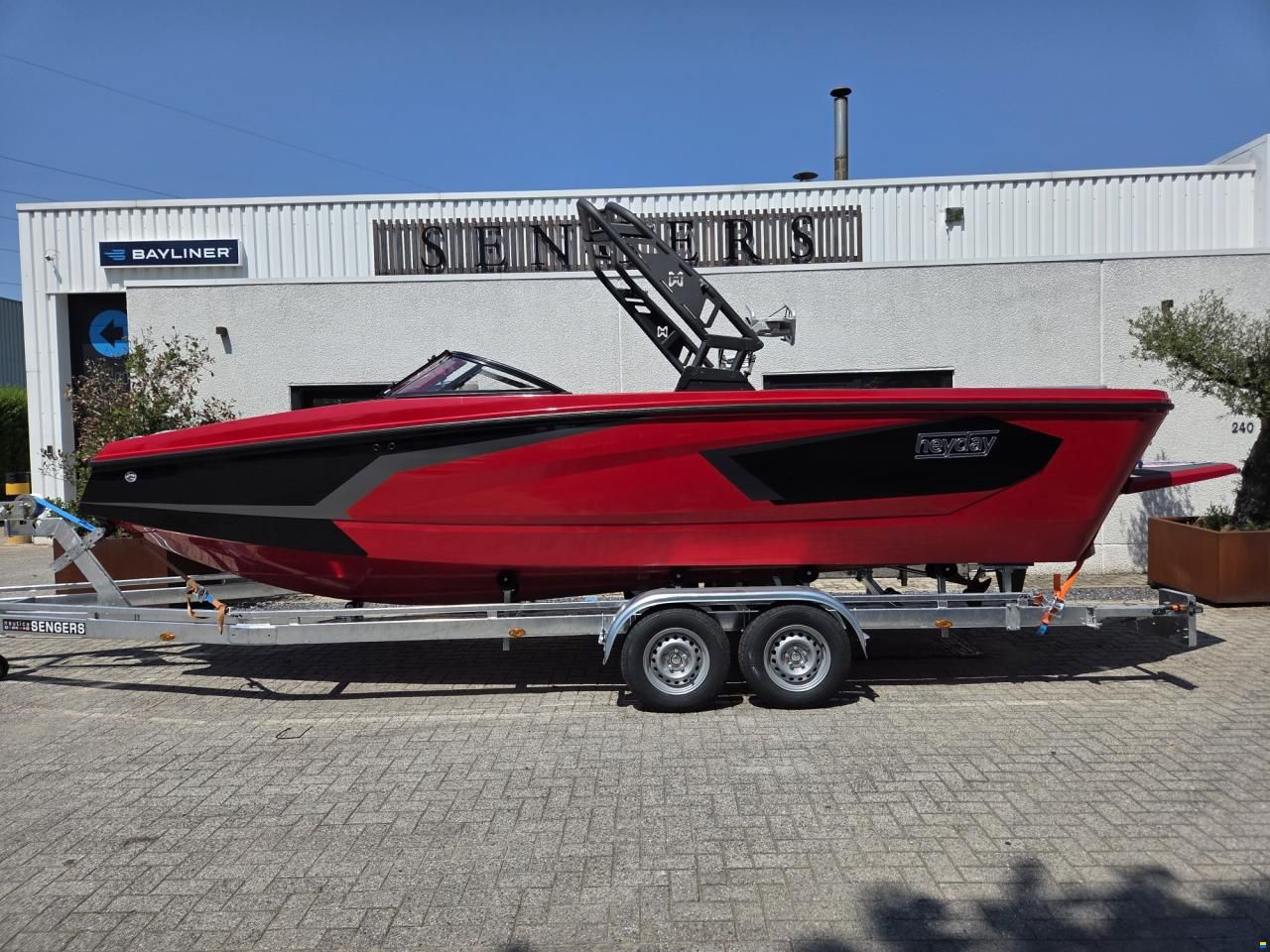 Heyday WT Surf - 6.2L - 370HP - 90hours