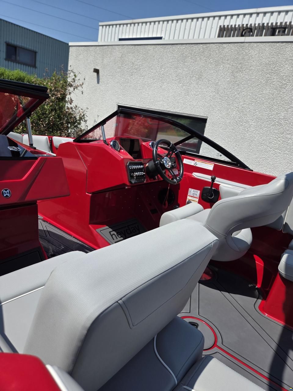Heyday WT Surf - 6.2L - 370HP - 90hours