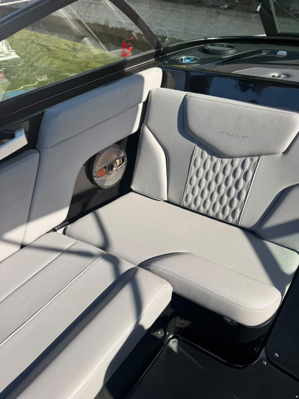 MasterCraft XT22 Wakeboard & Wakesurf