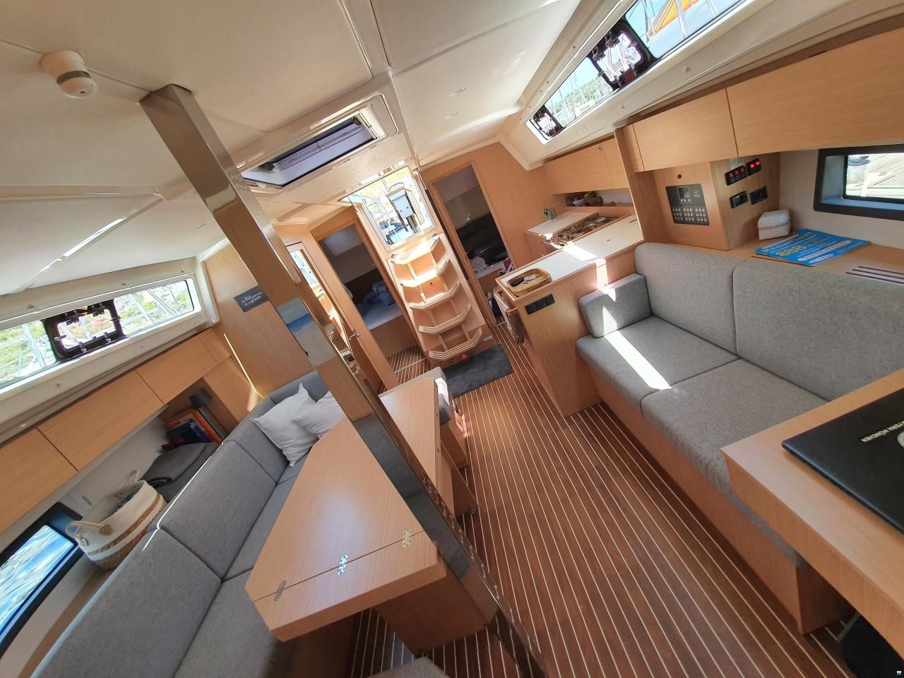Bavaria C 42