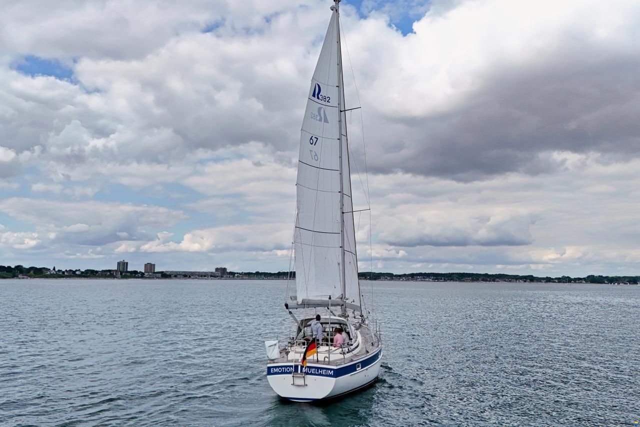 Hallberg-Rassy 382