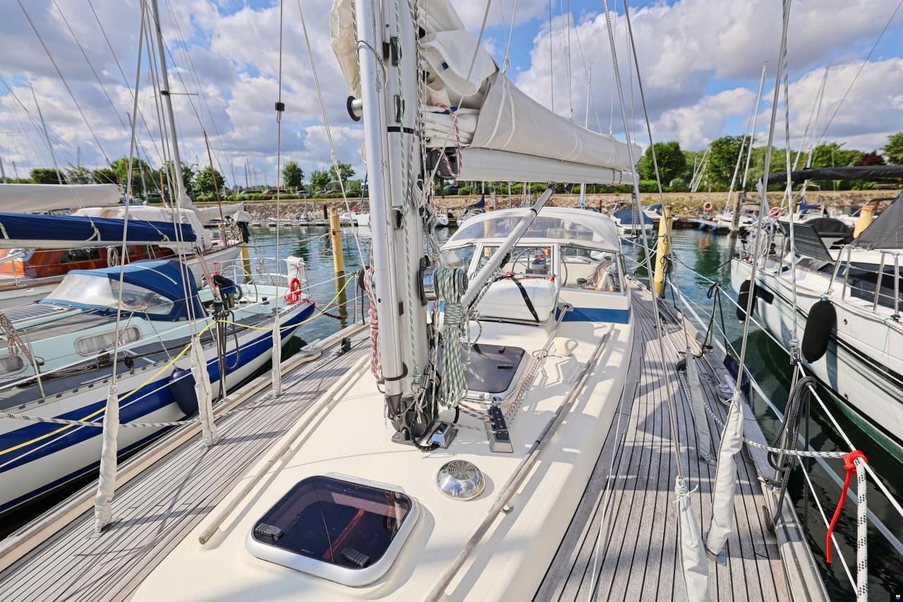 Hallberg-Rassy 382