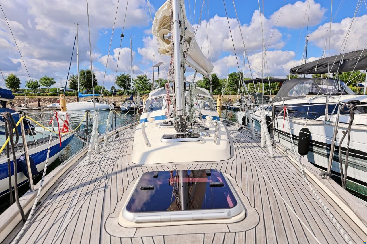 Hallberg-Rassy 382
