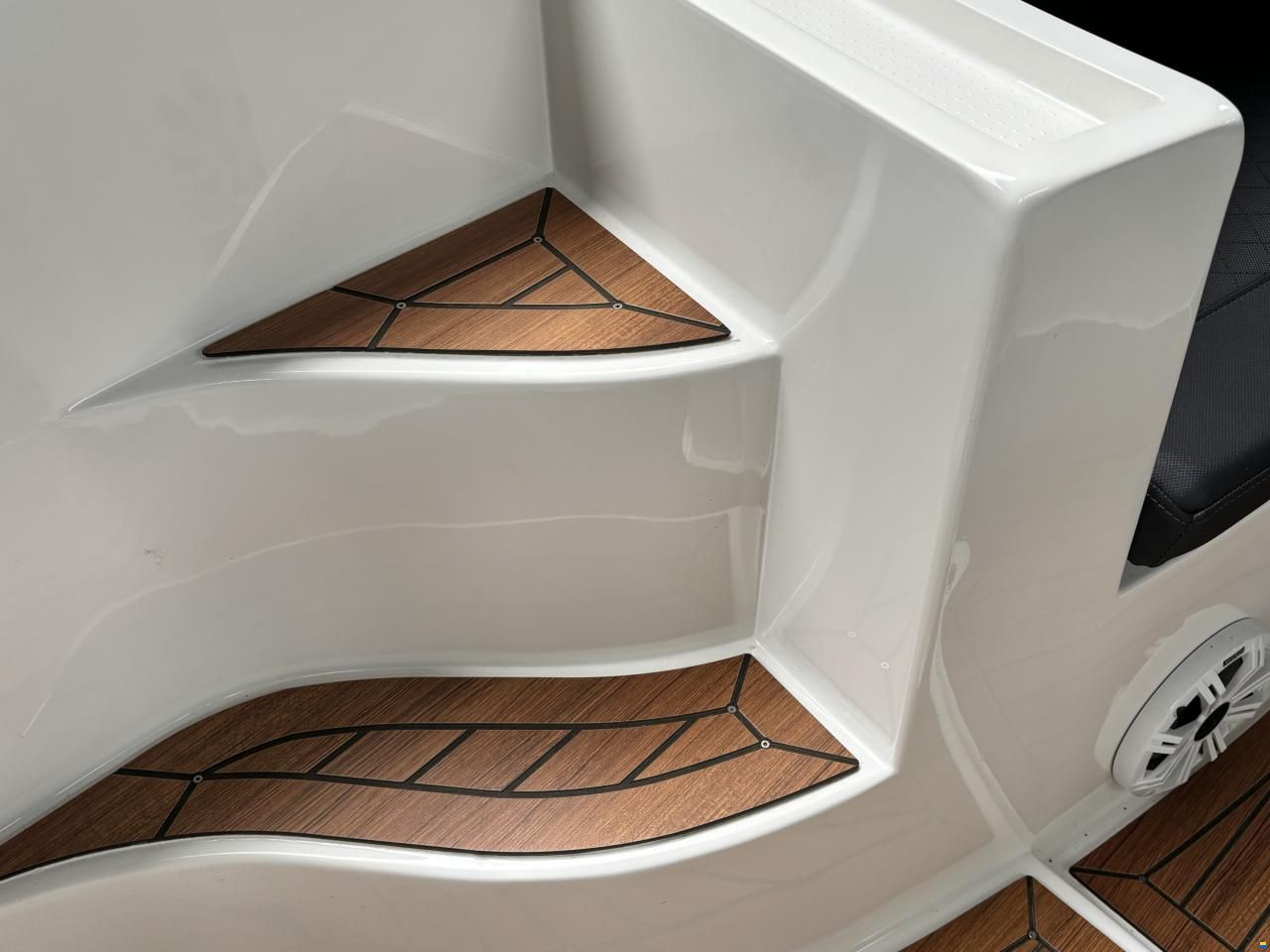 Topcraft 565 Tender