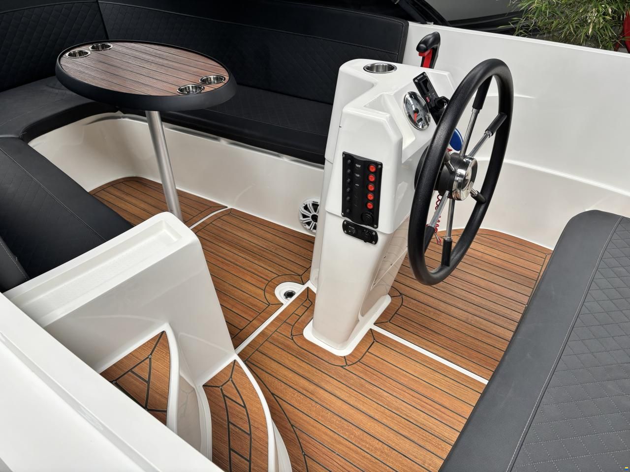 Topcraft 565 Tender
