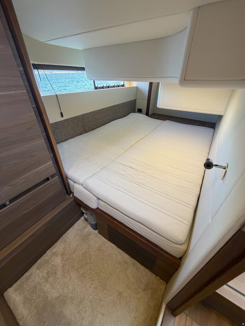 Sealine F380