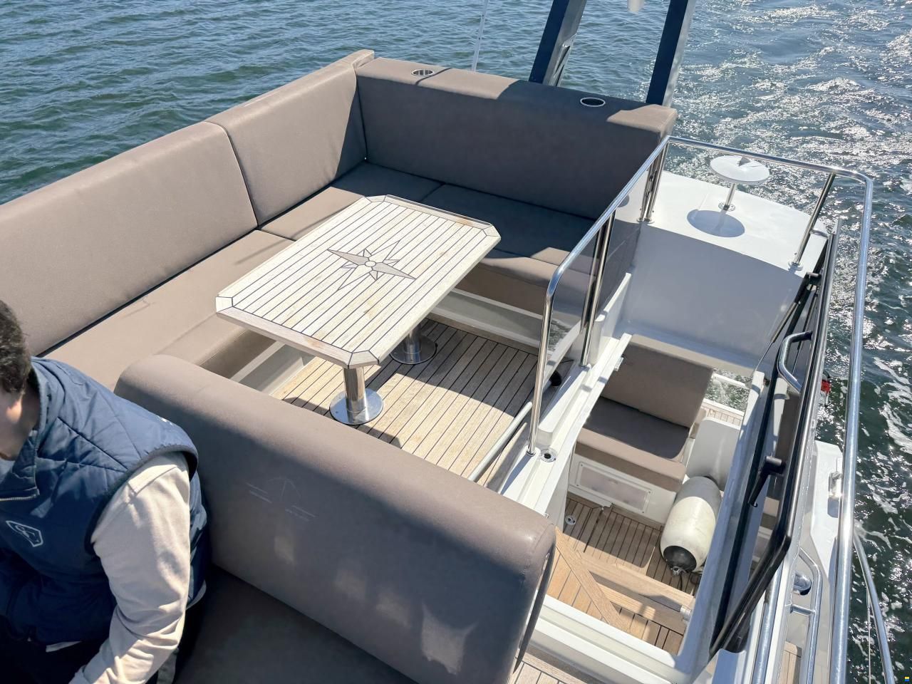 Sealine F380