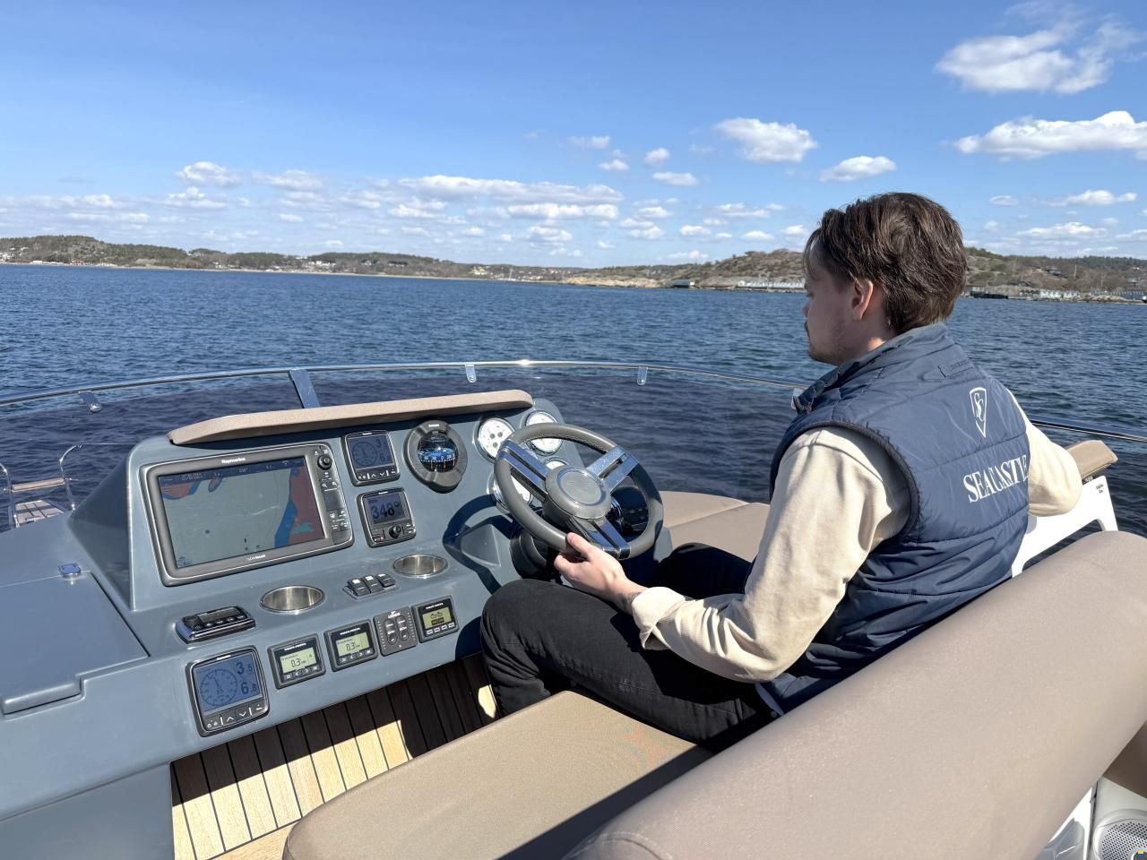 Sealine F380