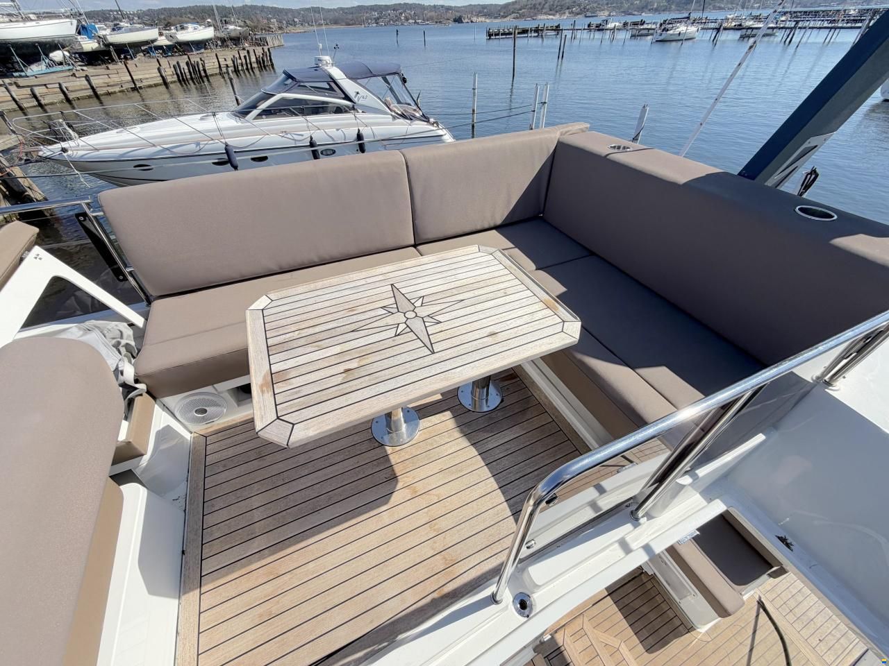 Sealine F380