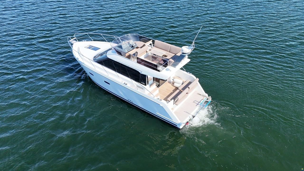 Sealine F380