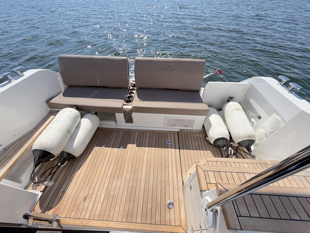 Sealine F380